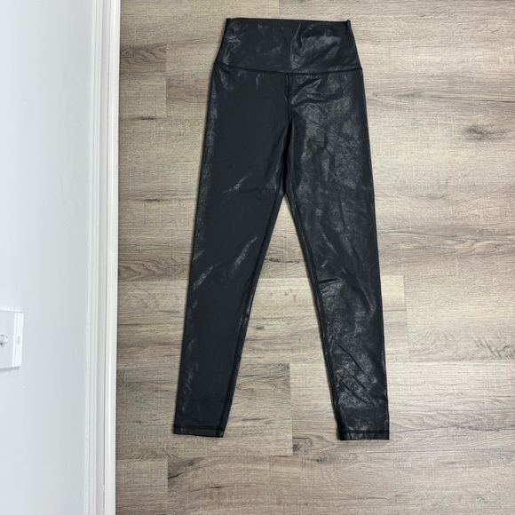 Aerie Offline Hugger Black Crackled Faux Leather Legging Size Medium - Picture 2 of 6